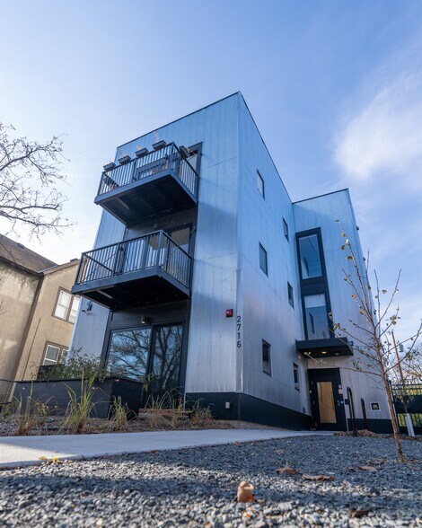 Building Photo - 2718 Grand Ave S