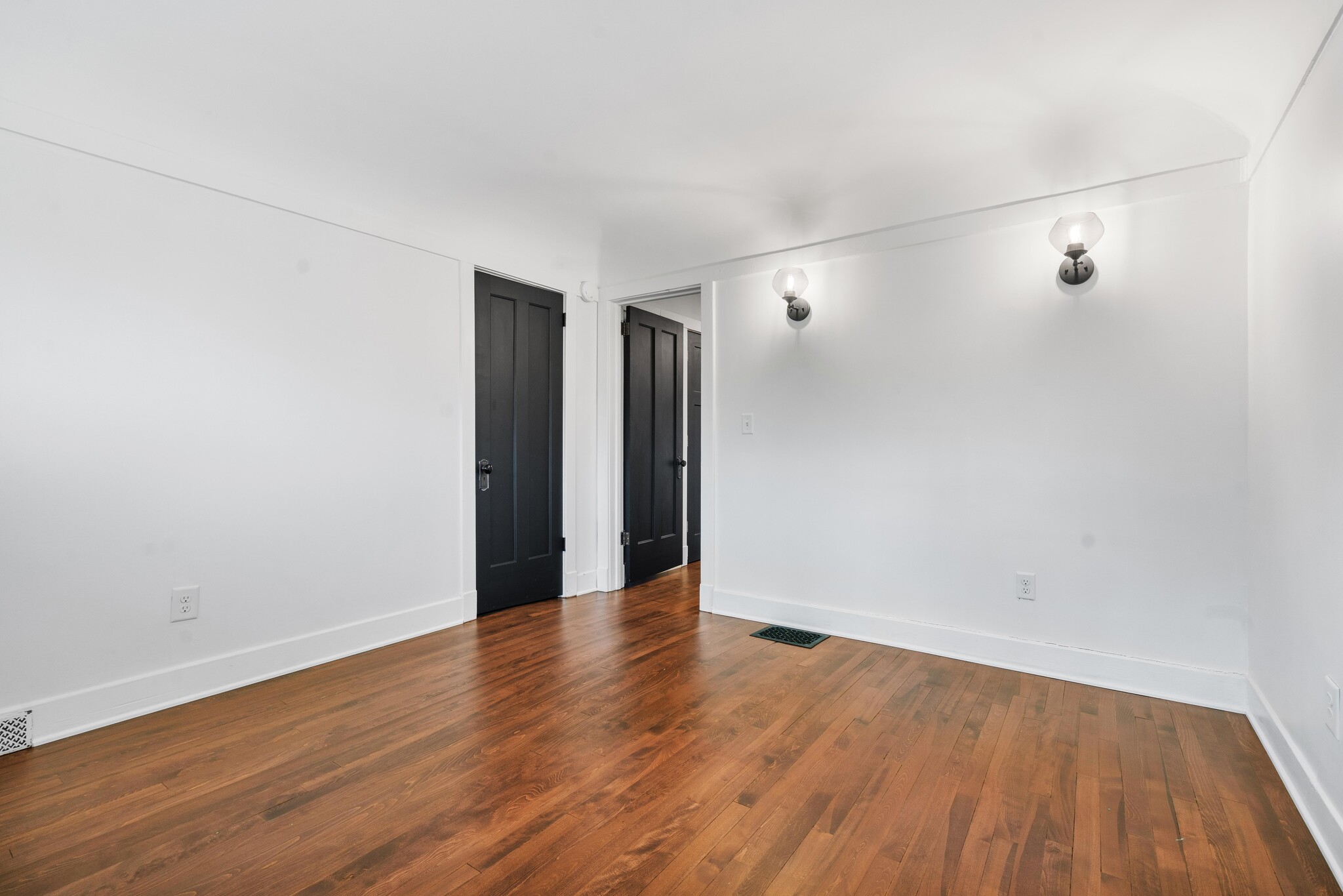 Building Photo - 127 Trowbridge St NE