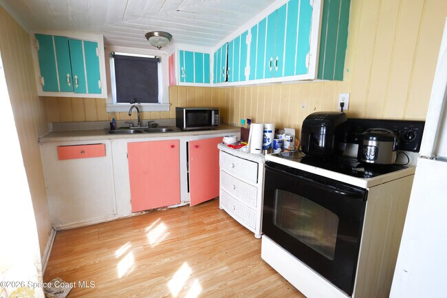 Building Photo - 317 Pineda St