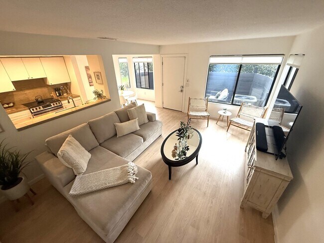 Building Photo - UPDATED TWO BEDROOM / ONE BATH, UNFURNISHED TWO-STORY CONDO IN CAPTAINS COVE