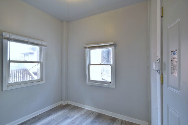 Building Photo - 608 N Mayfield Ave