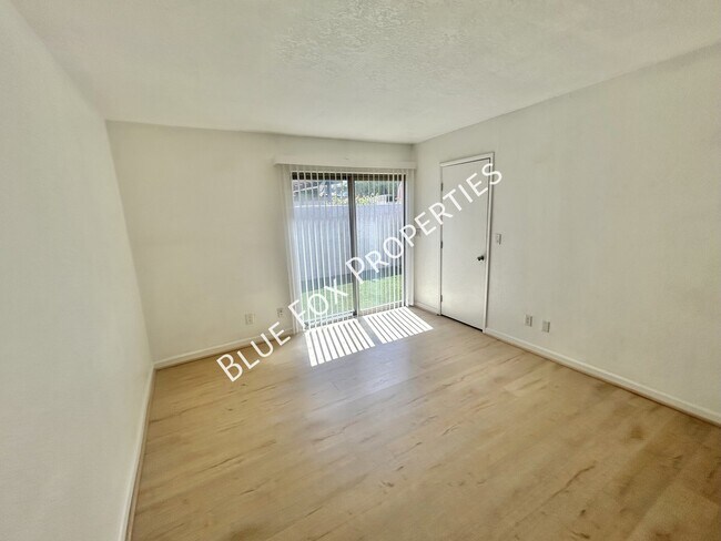 Building Photo - 3456 N Richland Dr