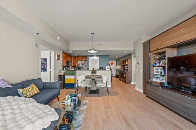 Building Photo - 800 Jackson St