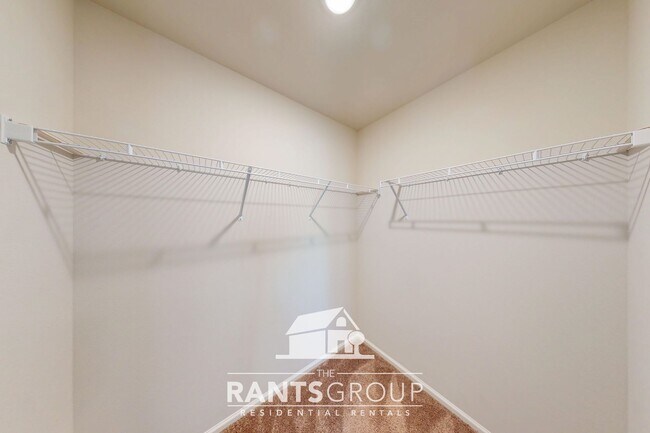 Building Photo - Great Location! Easy JBLM Commute!