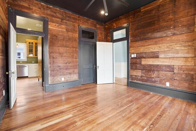 Building Photo - 2116 Hardy St