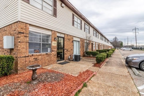 Building Photo - Bent Creek Apartments
