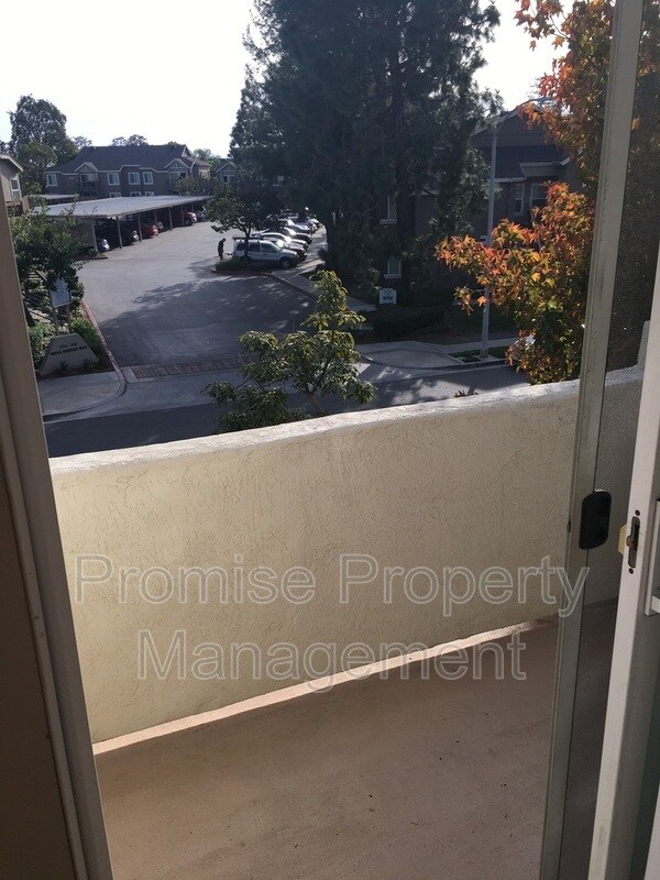 Building Photo - 565