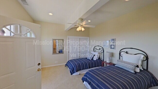 Building Photo - 1227 Viscaino Rd