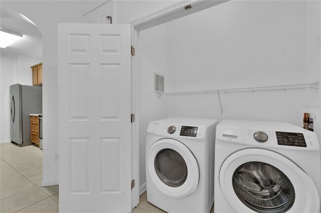 Building Photo - 8300 Portofino Dr