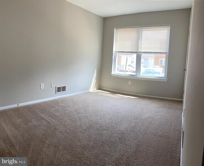 Building Photo - 102 Sandstone Ct