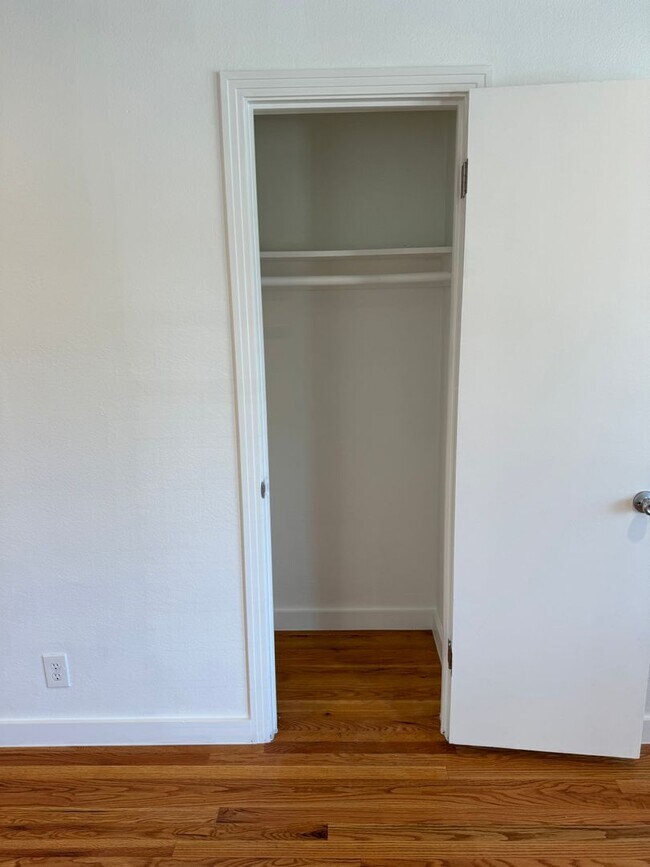 Building Photo - 326 Stewart St