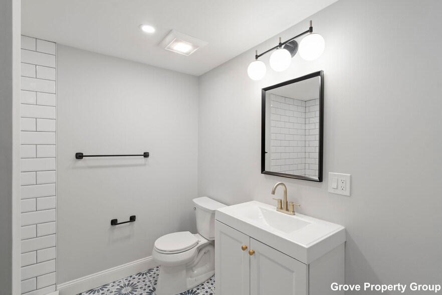 Building Photo - 531 E 5th St