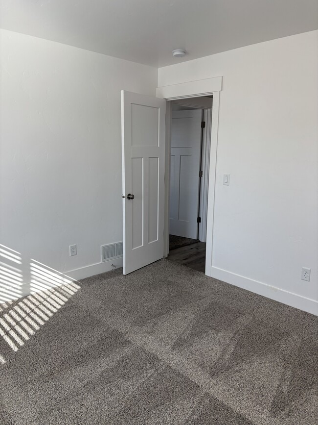 Building Photo - 187 Heaton Ln