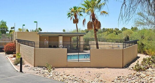 Building Photo - Beautifully Updated 3 Bedroom Townhome nea...