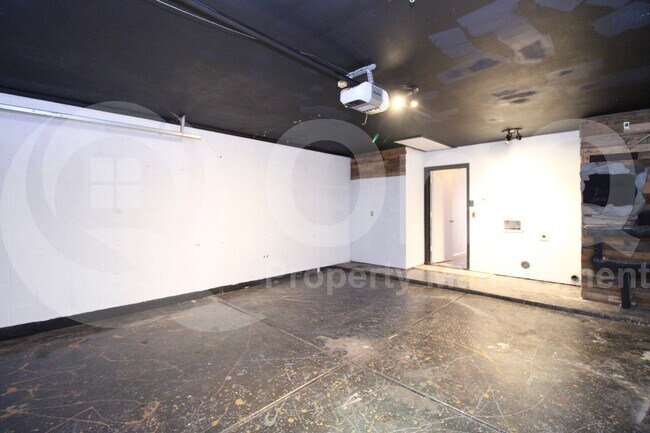 Building Photo - 6337 Covina Rd
