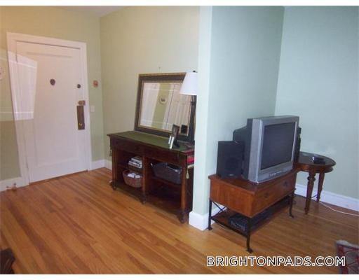 Building Photo - 97 Strathmore Rd