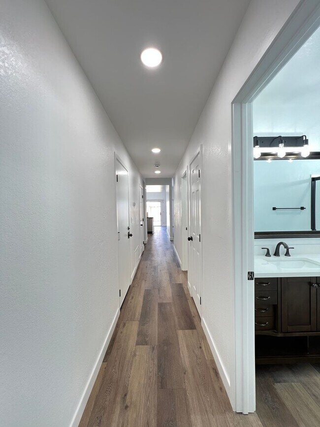 Building Photo - Just Renovated: Stunning 3-Bedroom, 2-Bath...