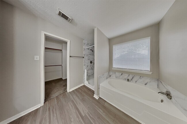 Building Photo - 16319 Cypress Trace Dr