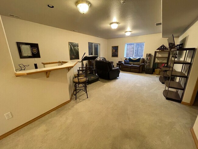 Building Photo - ADORABLE 5 BEDROOM, 4 BATH, 3 CAR GARAGE L...