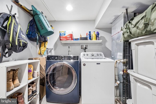 Building Photo - 1816 Dickinson St