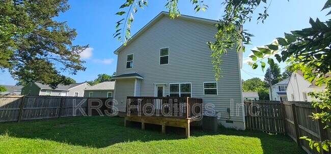 Building Photo - 635 Bell St