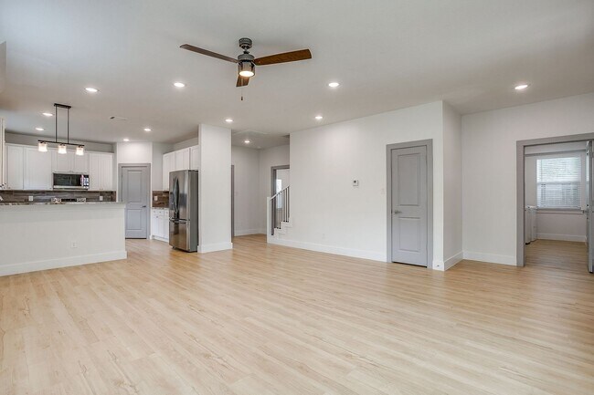 Building Photo - 3817 Winfield Ave