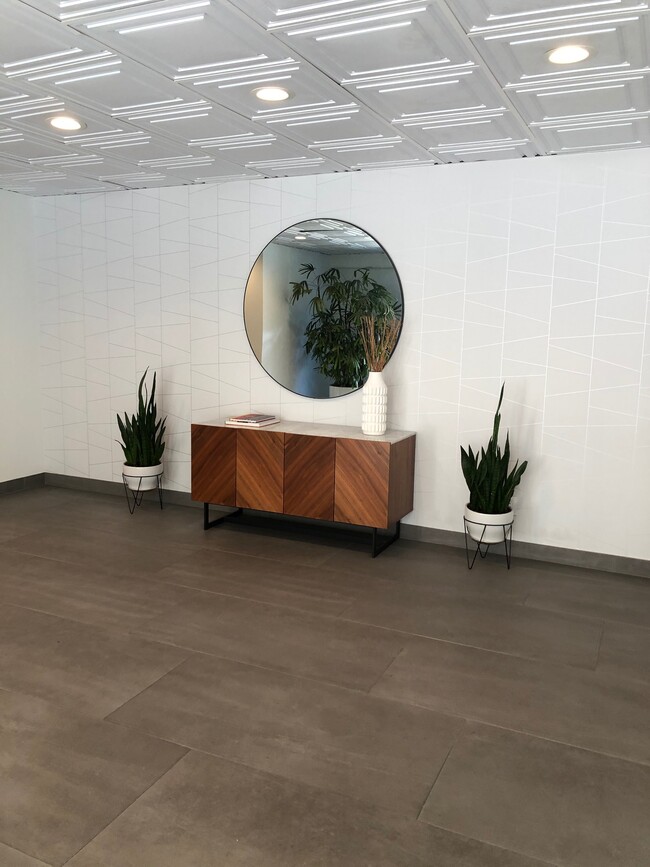 Lobby area - 960 Larrabee St