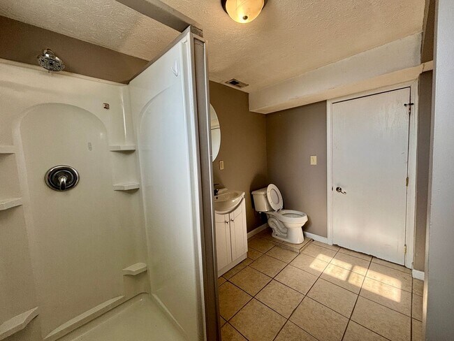 Building Photo - 4120 Orchard Ave