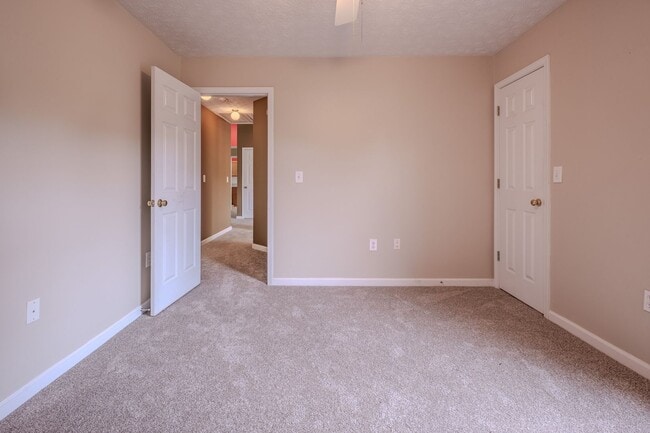 Building Photo - Beautiful 4 Bedroom Home on Large Private Lot in Hoschton