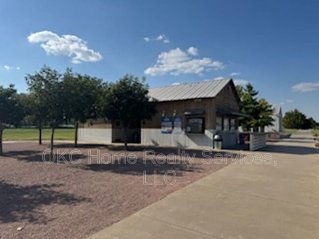 Building Photo - 1078 Hangar Dr