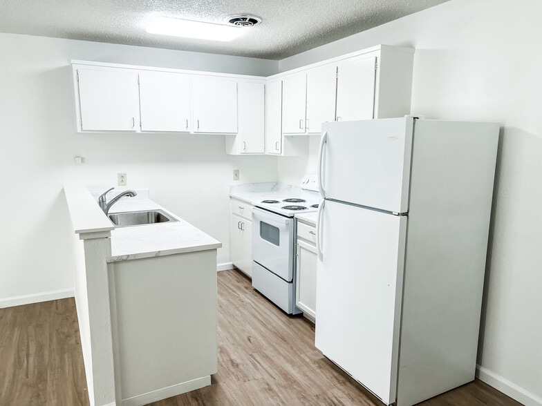 Kitchen - 1351 Arcadian Ave