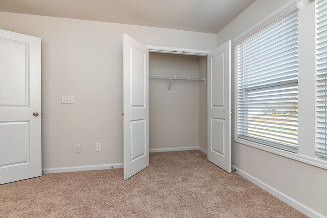 Building Photo - AVAILABLE NOW, Beautiful Home in Greer wit...