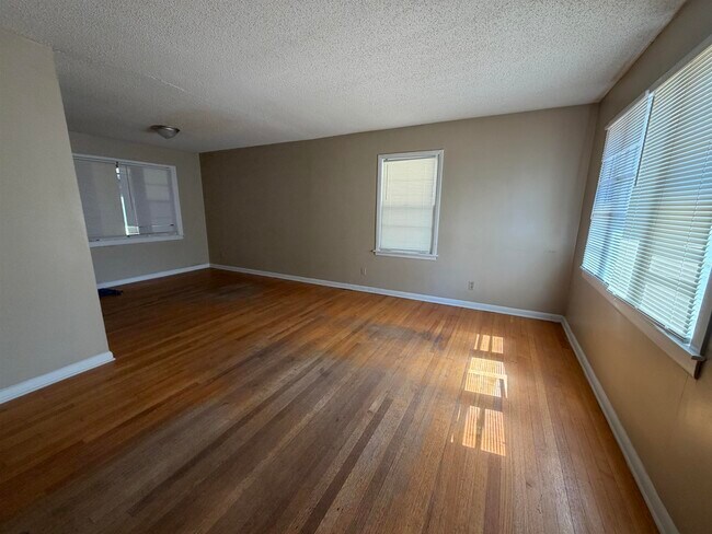 Building Photo - 1908 Tulsa Ave