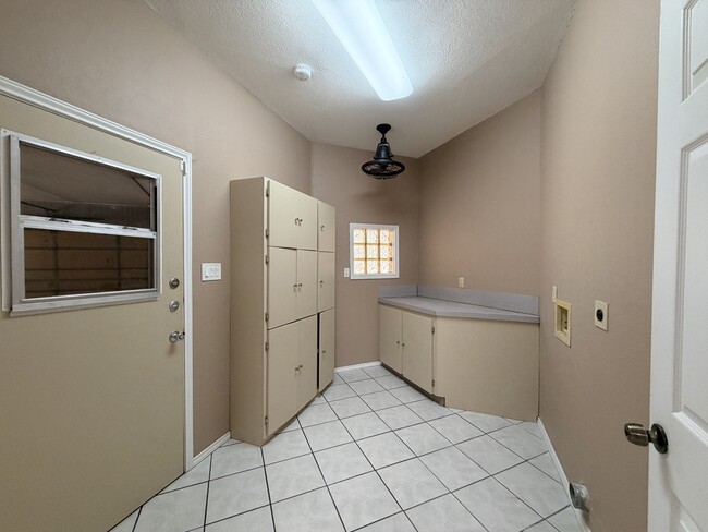 Building Photo - 5372 Wagon Trail