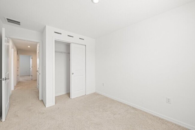 Building Photo - 3 Bedroom and 2.5 Bath Home in Skye Ranch ...