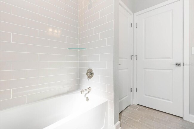Building Photo - 4309 NW 38th Pl