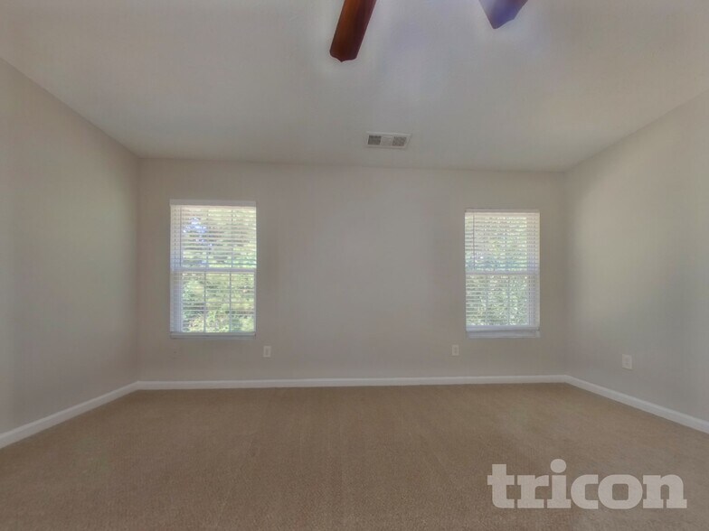 Building Photo - 401 Silver Spring St