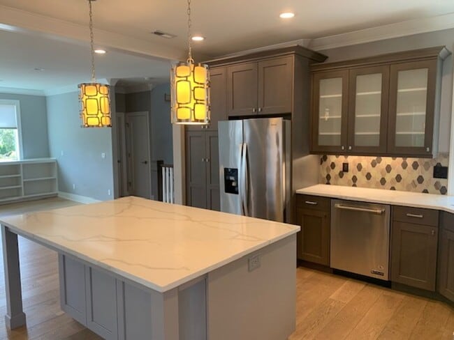 Building Photo - Montavilla Four Bedrooms, Four Bathrooms H...