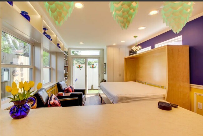 Building Photo - 6625 Amherst N St