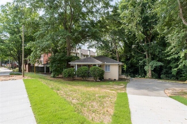 Building Photo - 1401 Briarwood Rd NE