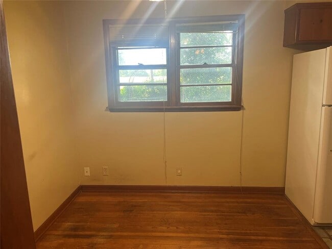 Building Photo - 511 Fleetwood Dr