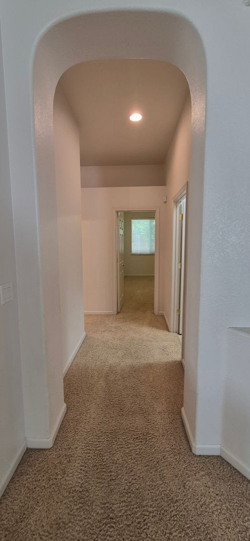 Building Photo - 1085 Crystal Springs Dr