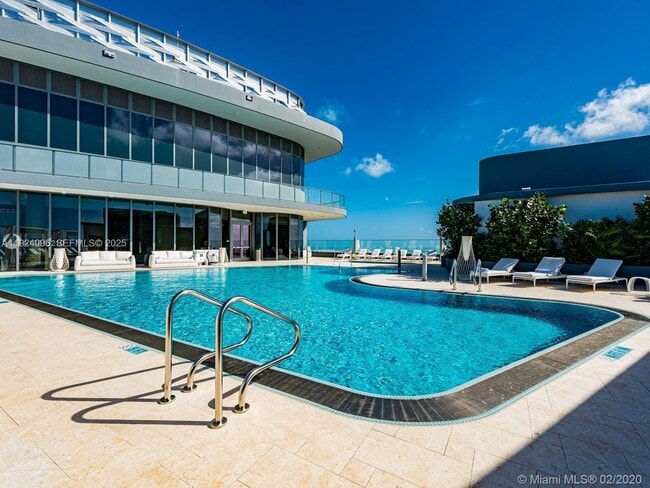 Building Photo - 1000 Brickell Plaza