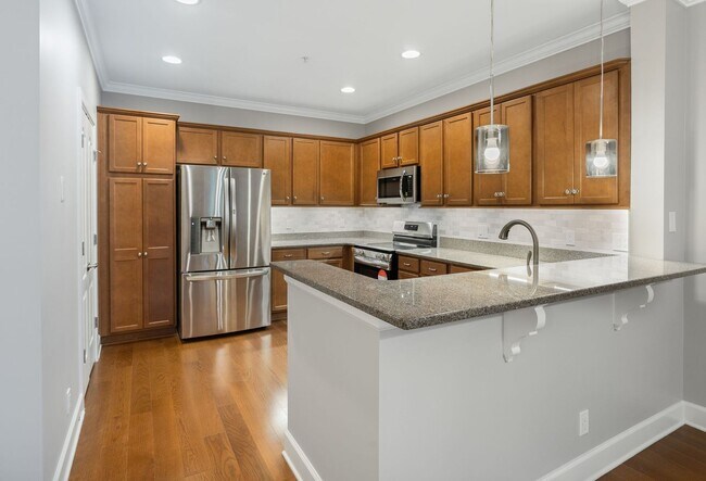 Building Photo - Beautiful Ground Floor Condo 2 bed 2 bath