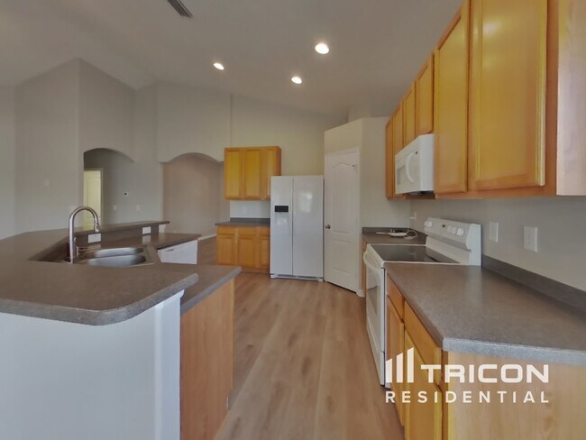 Building Photo - 3921 Langdrum Dr