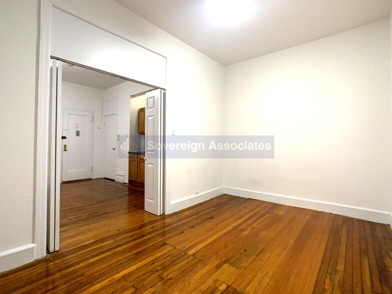 Building Photo - 45 Tiemann Pl
