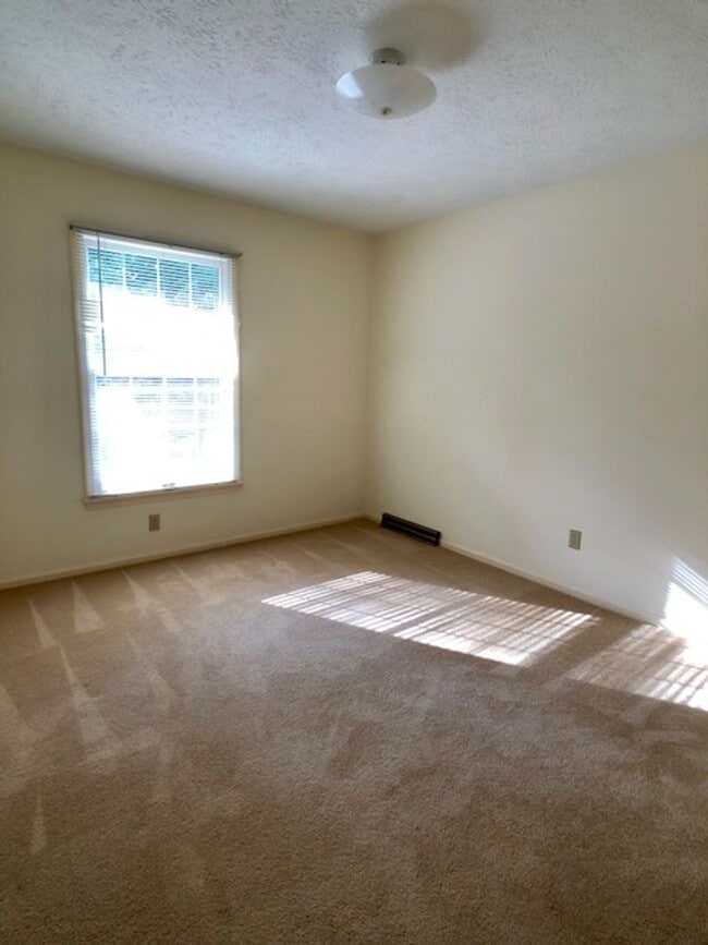 Building Photo - EXCEPTIONAL 2 Bedroom, 1 1/2 Bath Duplex Available!