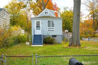 Building Photo - 1650 Holly Rd