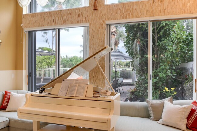 Building Photo - 2070 Chagall Cir