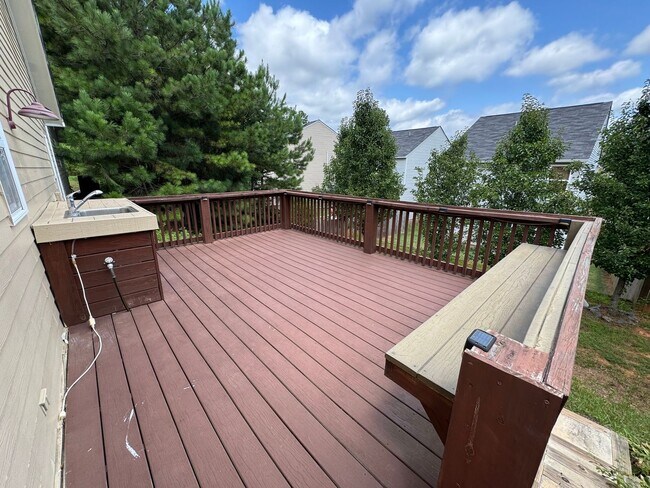 Building Photo - Cozy 2/2 House in Cartersville- $1,695